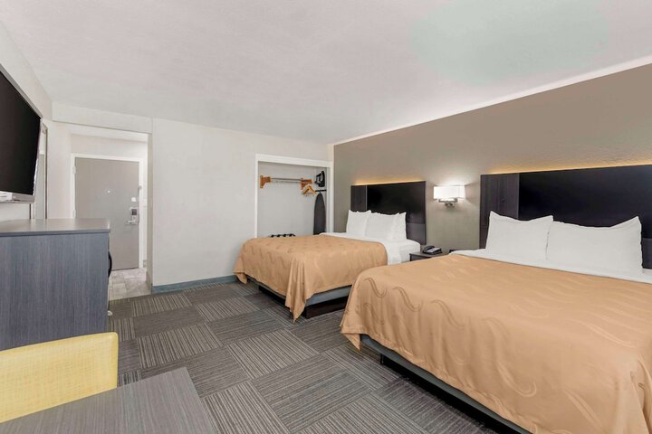 Room 20 of 33