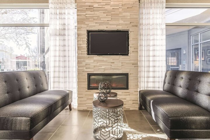 La Quinta Inn & Suites by Wyndham Alexandria Airport