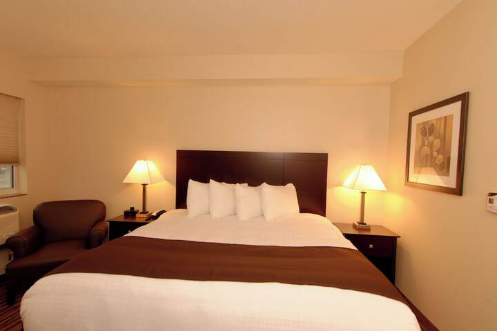 Room 28 of 104