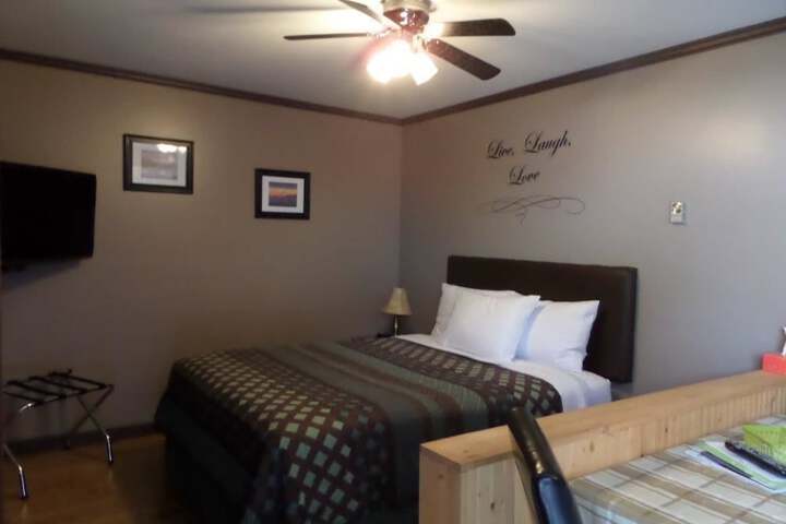 Room 32 of 38