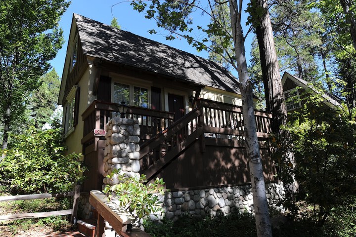 Saddleback Inn