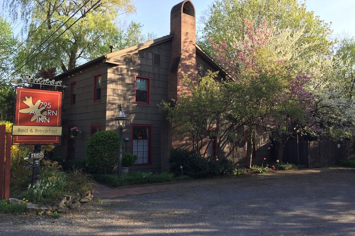 1795 Acorn Inn B & B