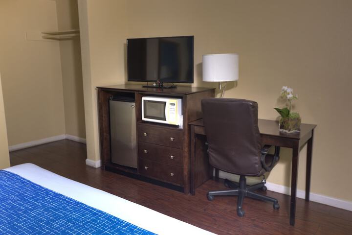 Room 4 of 17