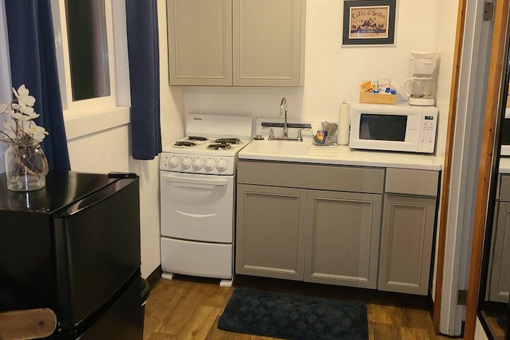 Lamplighter Cabins & Suites