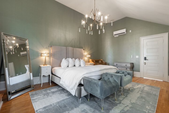Room 27 of 38