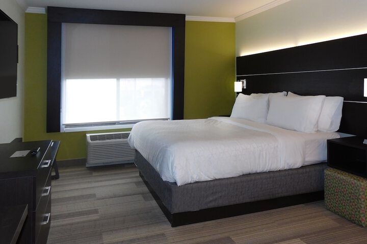 Room 18 of 43