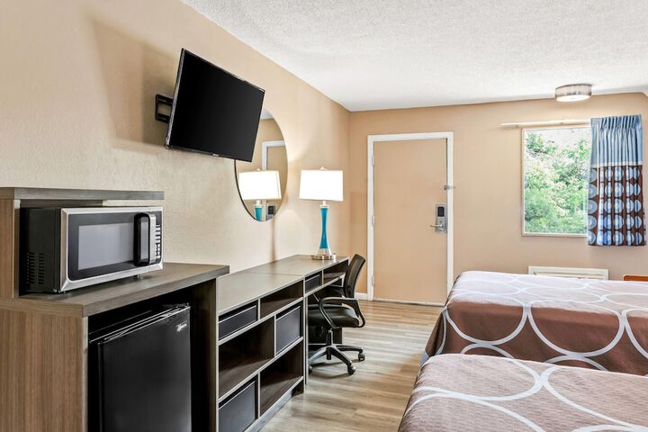 Super 8 by Wyndham Brownsburg