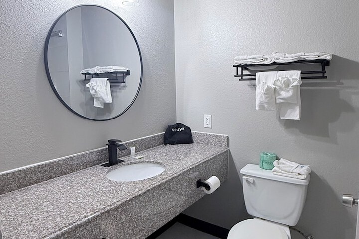 Super 8 by Wyndham Brenham TX