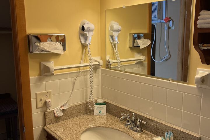 Room 168 of 443