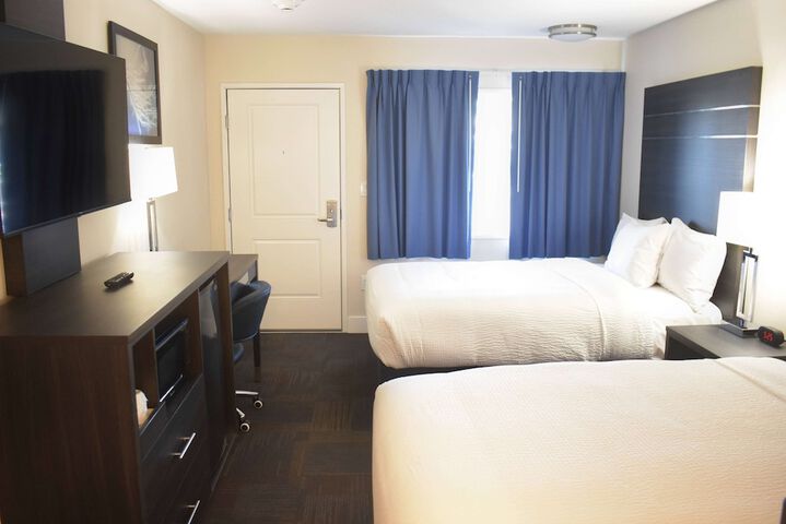 Room 4 of 8