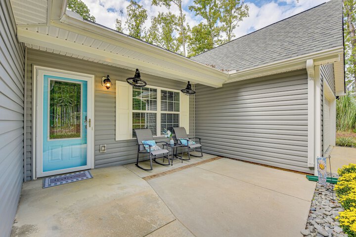 Pet-friendly Home in Monroe: Deck Grill & Yard!