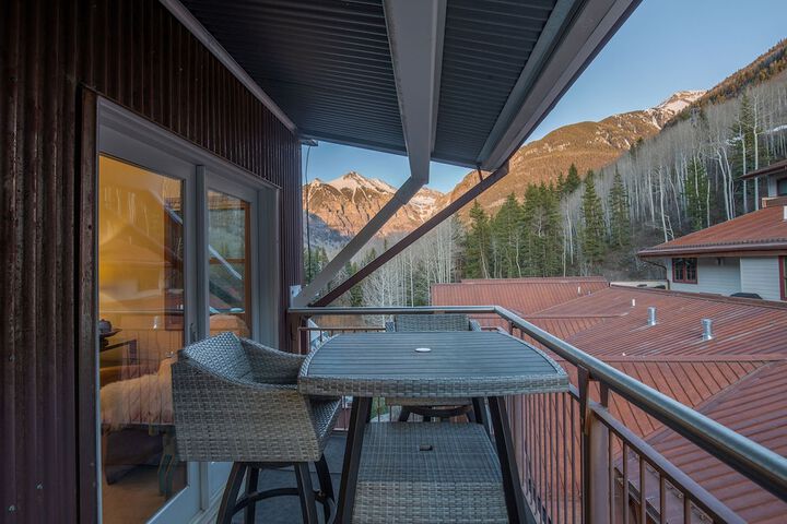 Element 52 Auberge Collection