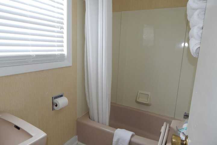 Room 30 of 38