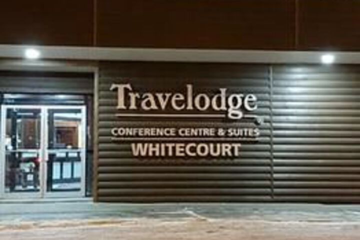 Travelodge by Wyndham Conference Centre & Suites Whitecourt