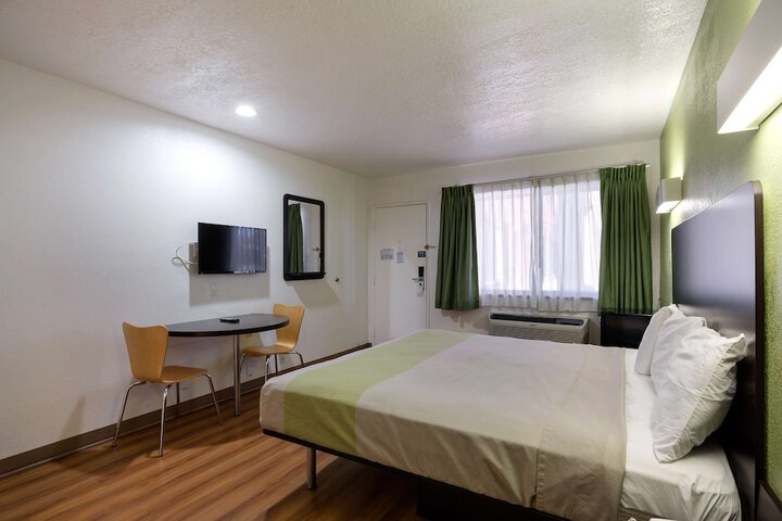 Room 13 of 30