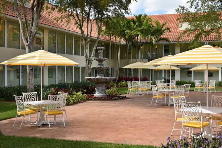 Hotel Exterior 105 of 118