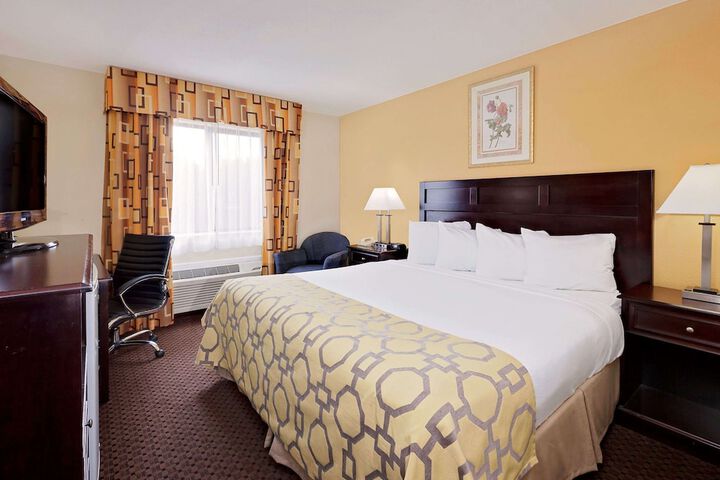 Room 8 of 33