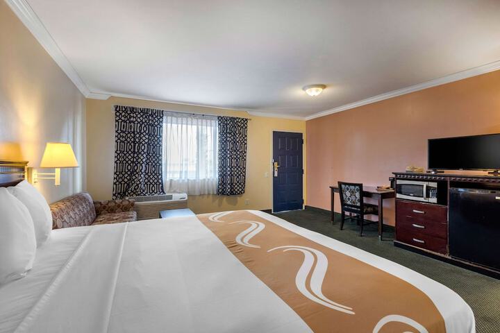 Room 17 of 39