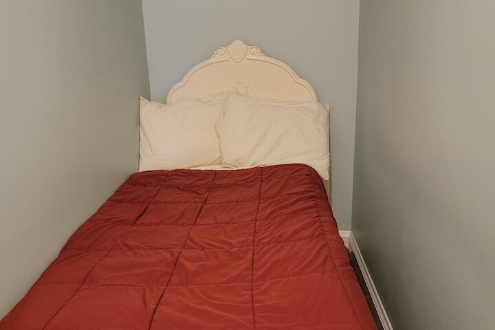 Room 136 of 208