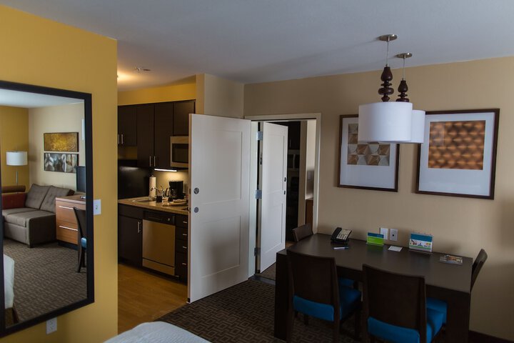 Room 17 of 39
