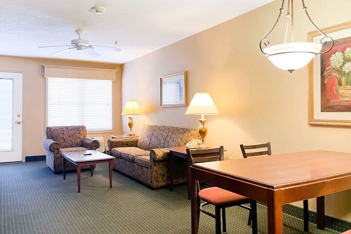Room 35 of 98