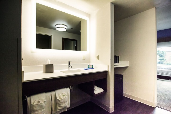 Holiday Inn Express & Suites Nashville - Brentwood I-65 by IHG