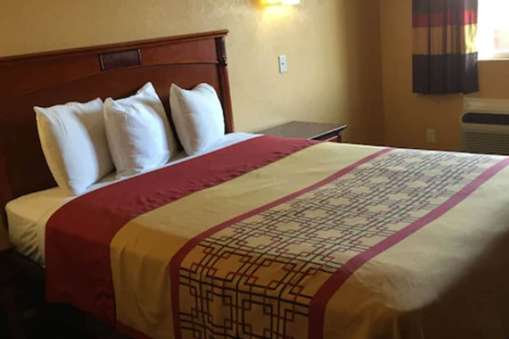 Room 8 of 17