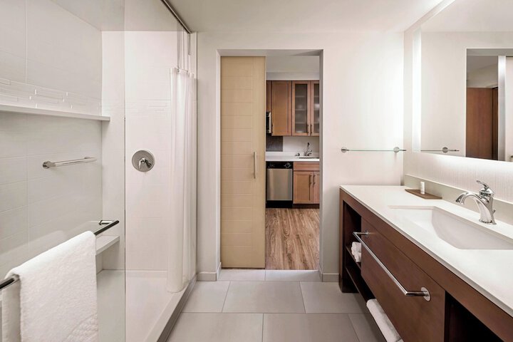 Room 27 of 48