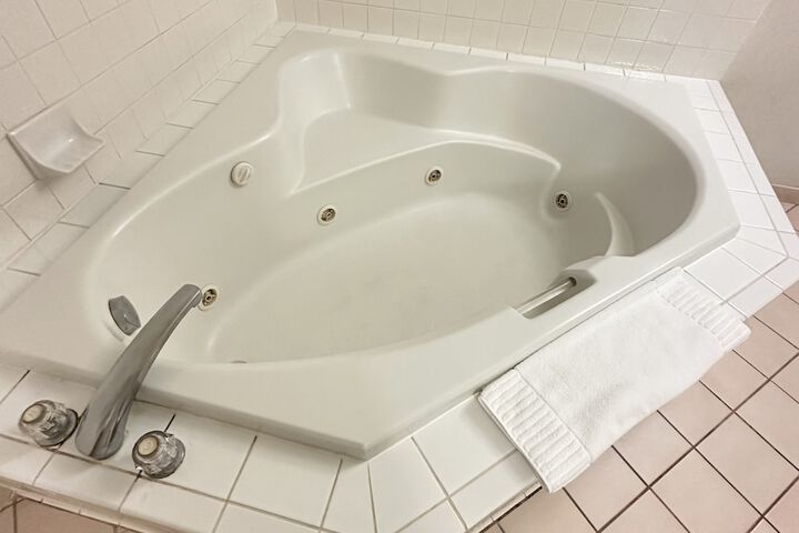 Timberland Inn & Suites