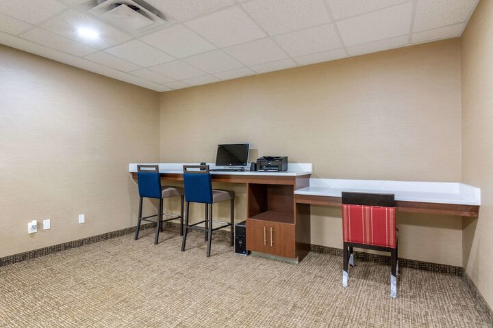 Business Center 36 of 36