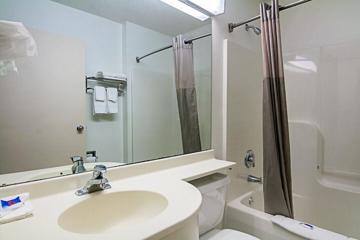 Motel 6 Sycamore IL