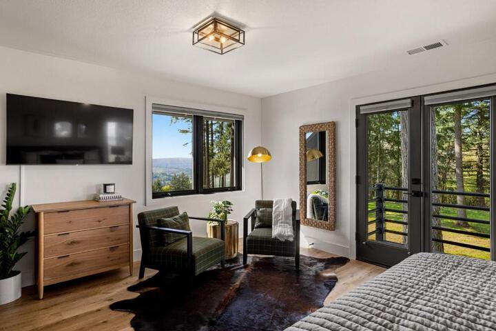 Escape to Wine Country Luxurious Getaway Awaits