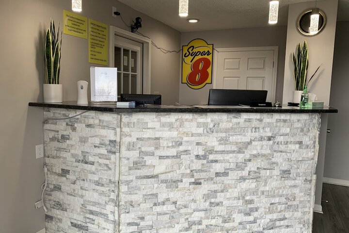 Super 8 by Wyndham Brownsburg