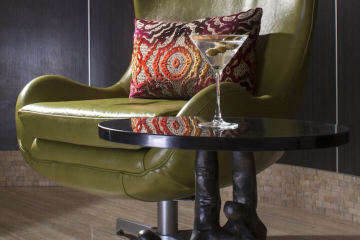 Lounge 31 of 35
