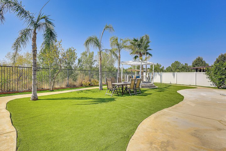 Mtn-view Gem w / Private Yard: Luxe Beaumont Home