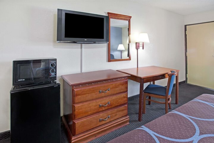 Room 11 of 14