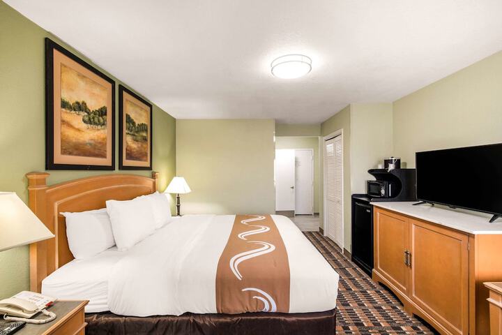 Room 40 of 67