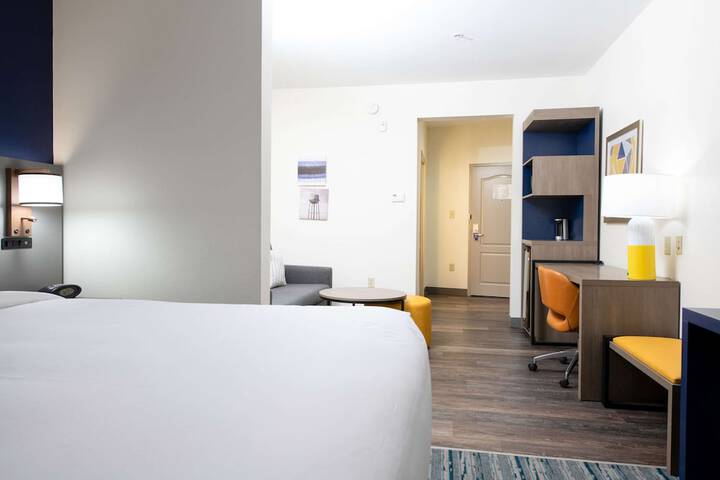 Room 13 of 34