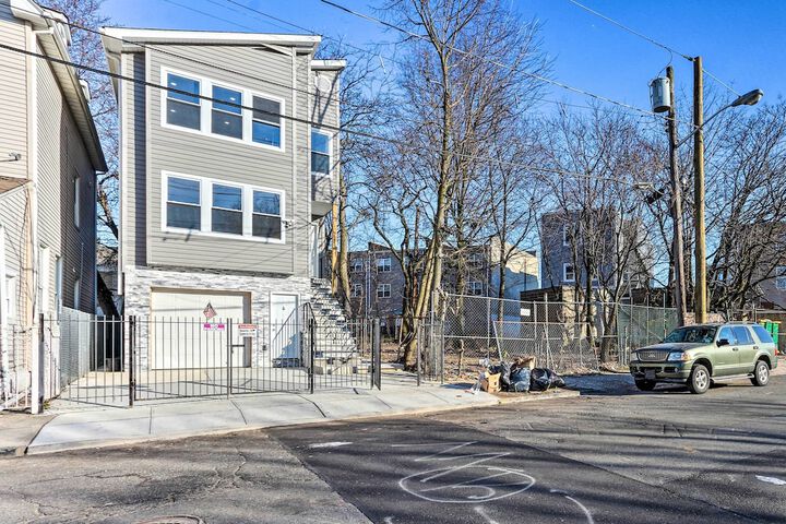 Bright Irvington Home 2 Mi to Prudential Center!