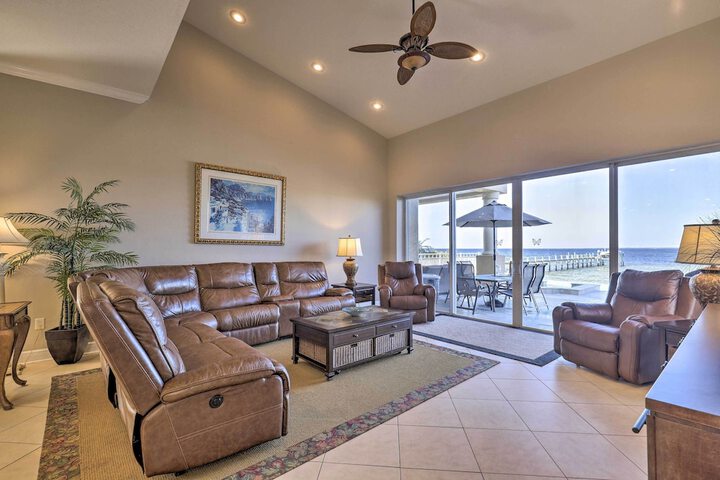 Waterfront Gem w / Pool & Dock in Apollo Beach