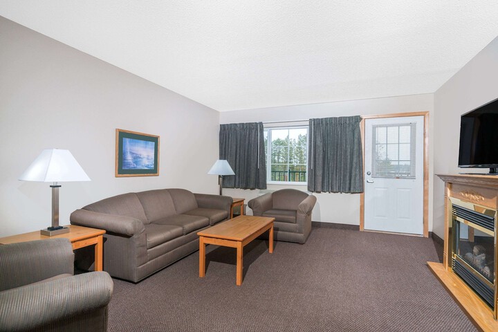 Room 9 of 16