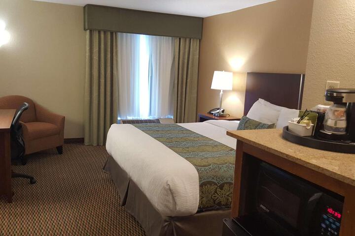Best Western Plus Airport Inn Suites