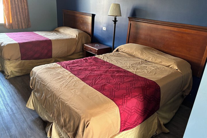 Room 5 of 8