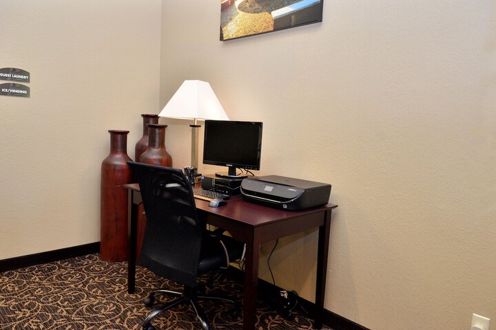Business Center 105 of 105