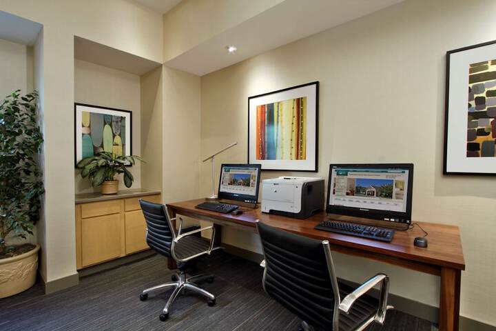 Business Center 42 of 43