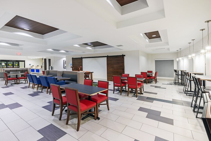 Holiday Inn Express & Suites Austin NW - Lakeway by IHG