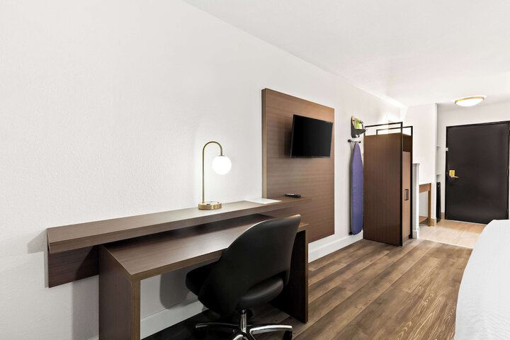 Room 12 of 36