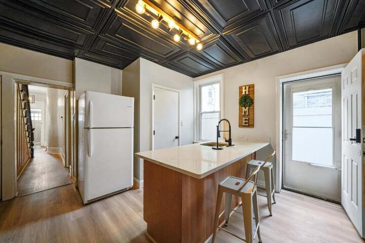 CONSHOHOCKEN: Quality & Location