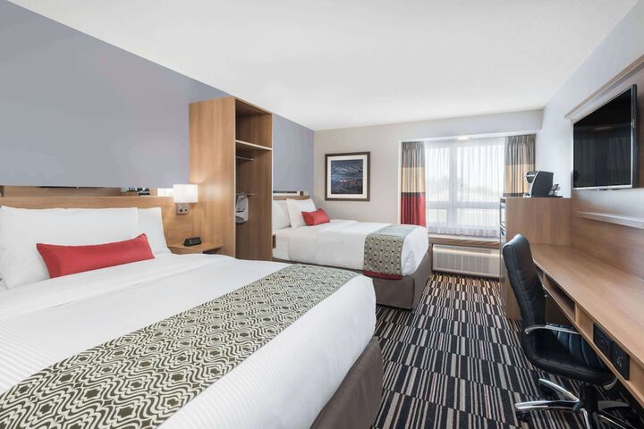 Room 11 of 25