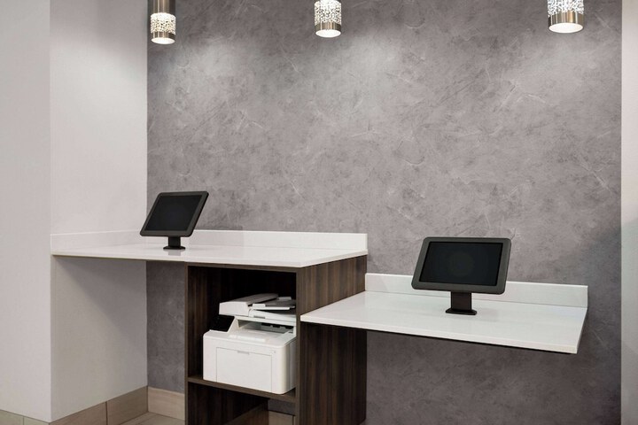 Business Center 63 of 63